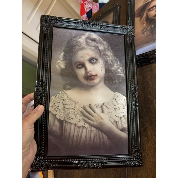 Set of 7 Halloween Scary Changing Portraits Haunted Wall Décor Frames (76) - Picture 3 of 12